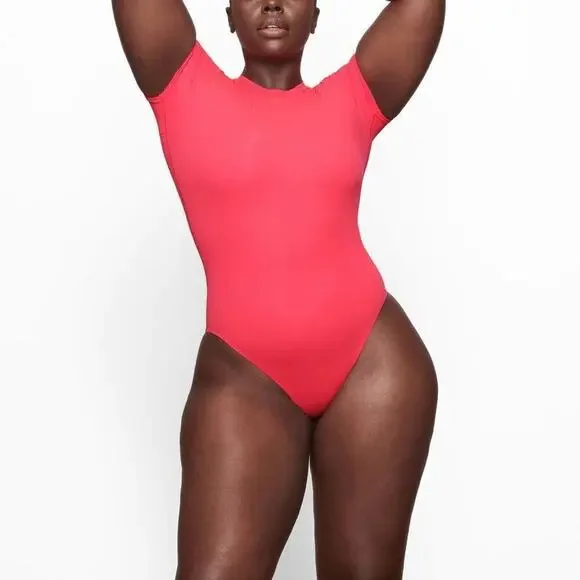 *SOLD* 𝅺NWT Skims Fits Everybody Fits Everybody T-Shirt MEDIUM Ultra Pink - Picture 2 of 4